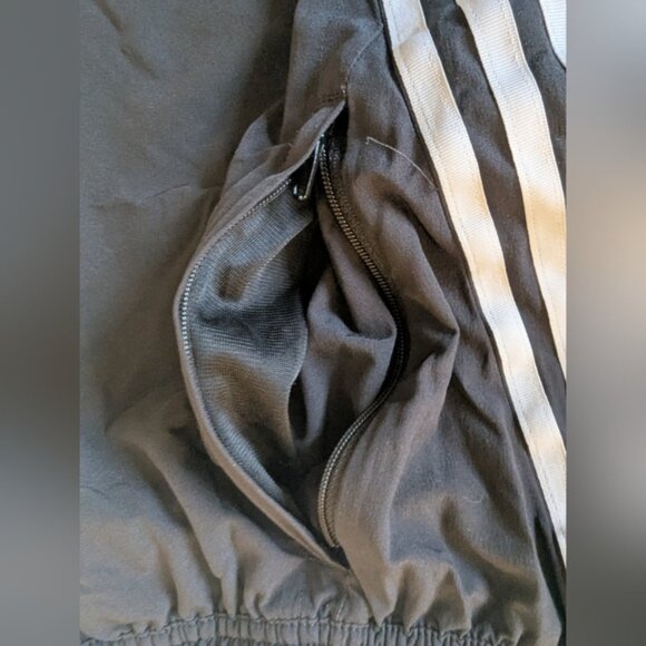 Adidas Shorts Youth Unisex Black 3 Stripes Size Medium, Zipper Pockets - Picture 5 of 11